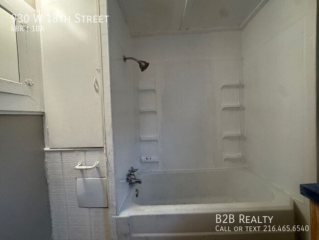 Building Photo - 930 W 18th St