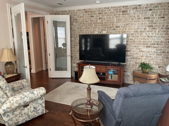 Building Photo - 4BR!! RARE opportunity to RENT at The Stab...