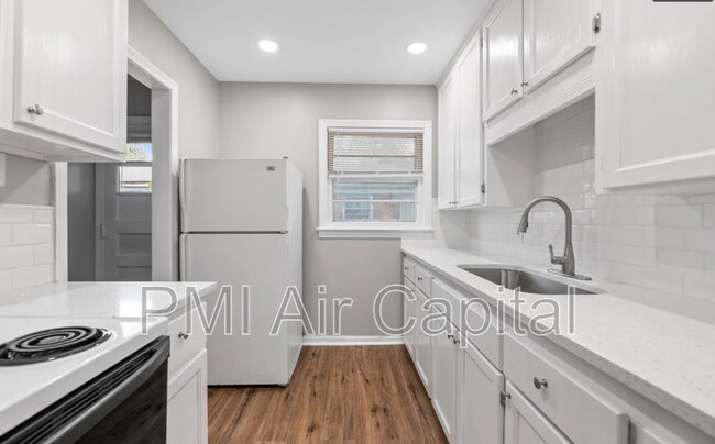 Building Photo - 6127 E Boston St