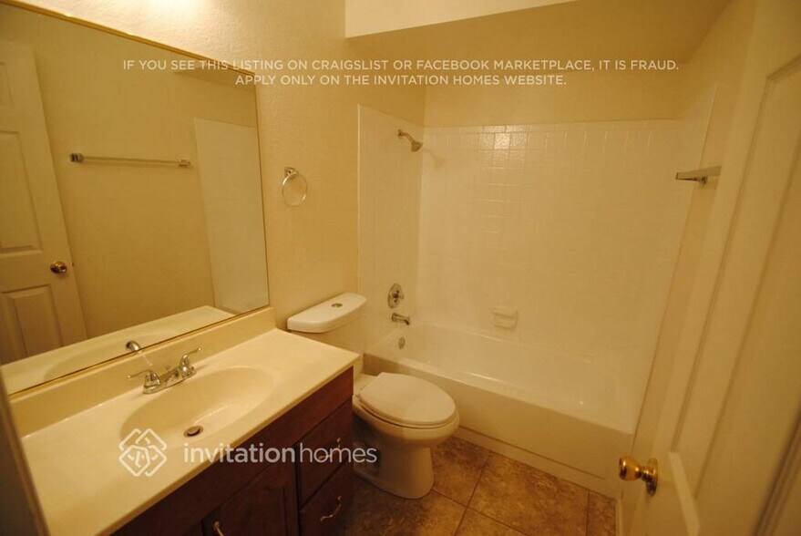 Building Photo - 3265 E Carmel Ave