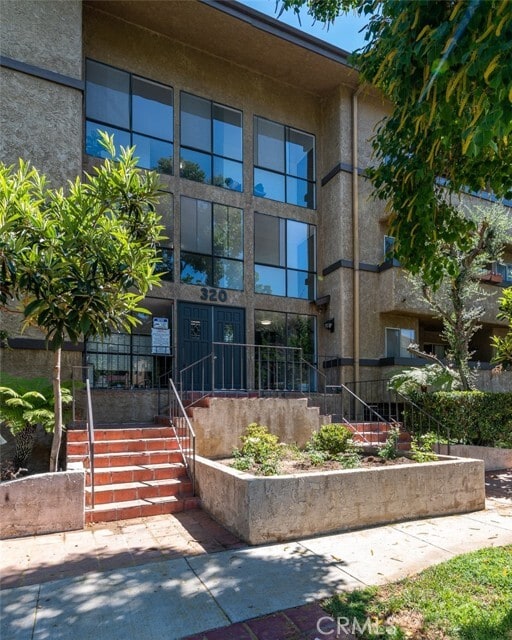 Building Photo - 320 E Stocker St