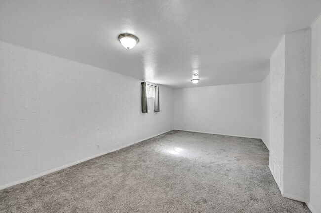 Building Photo - $2,095.95 with $300 off the first month's Rent - 4 Bedrooms, 2 Bathrooms, Single Family Home in C...