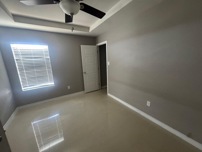 Building Photo - 3227 Imperial Dr