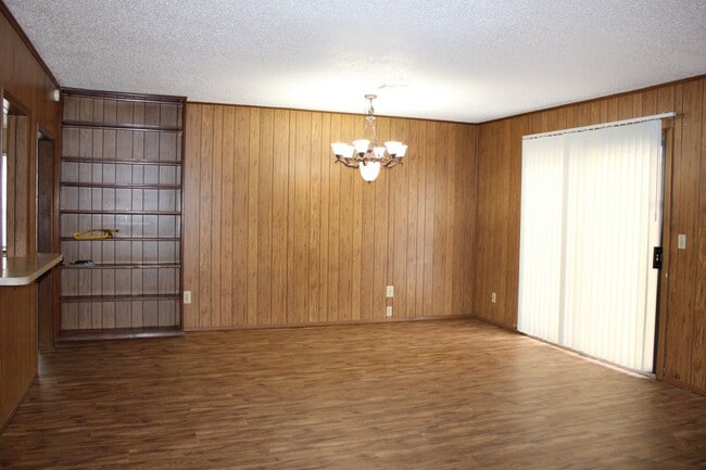 Building Photo - Believe it! 3 bds, 2 ba, MWC Schools - Tin...