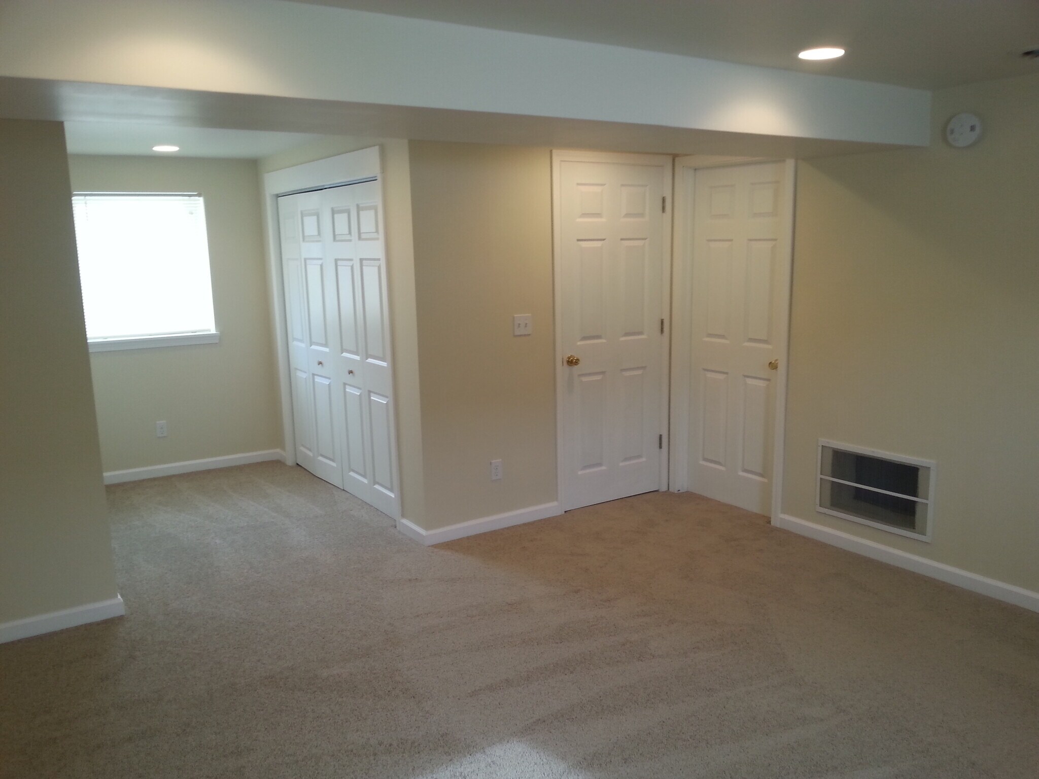 Master Bedroom toward entry and utility room - 224 S Sage Cir