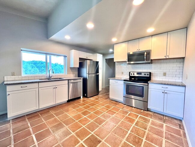 Building Photo - 3/2 Duplex on the River