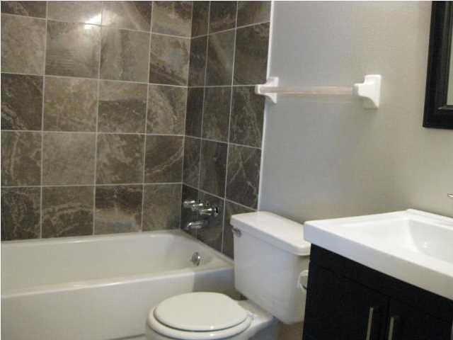 Building Photo - 9801 Trailwood Dr S
