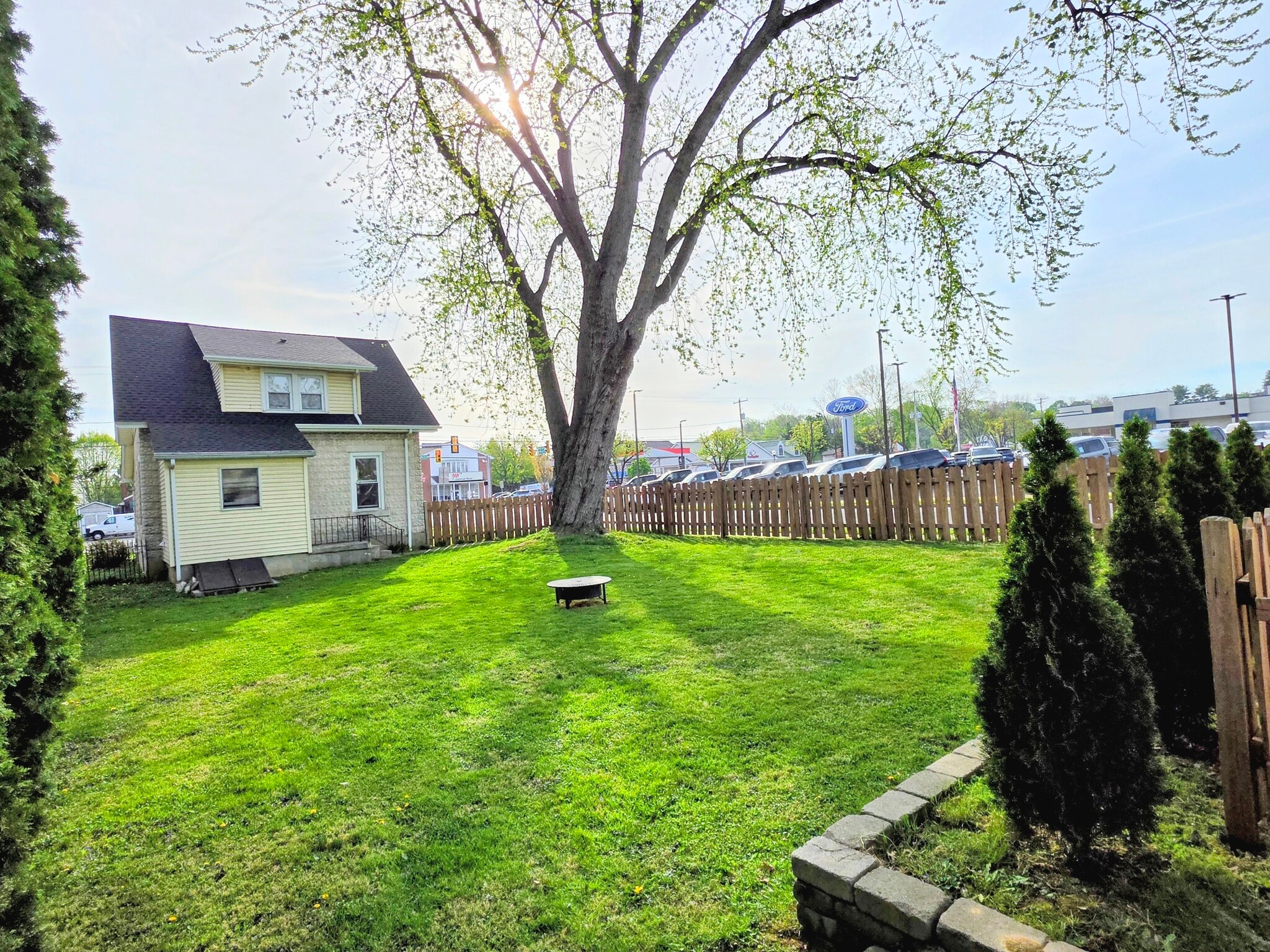 Building Photo - 712 S Broad St