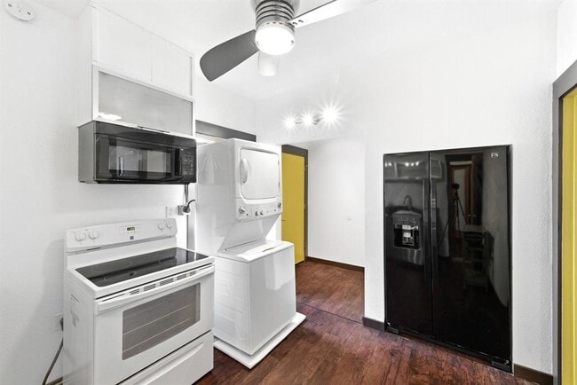 Building Photo - 1301 S 1st St