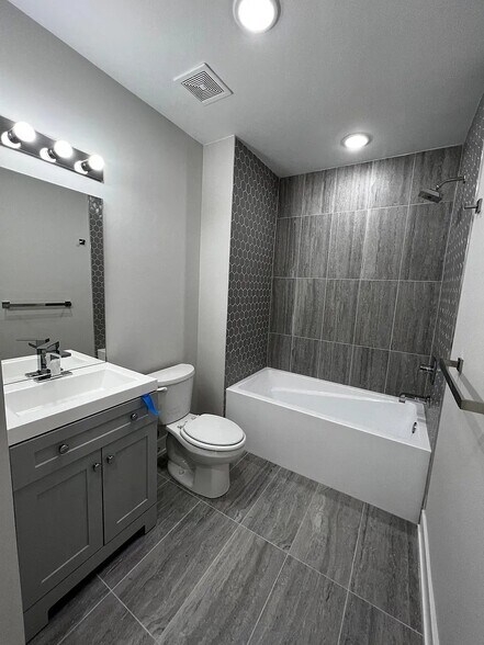 Building Photo - 719 N 35th St