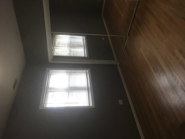 Building Photo - 2316 W Diversey Ave