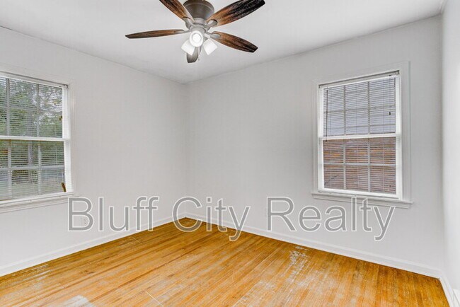Building Photo - 1620 Sterling Dr