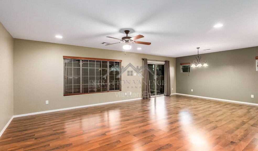 Building Photo - 2873 E Binner Dr