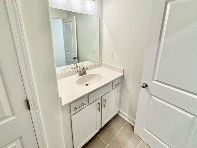 Building Photo - OPEN HOUSE! Now Leasing 4br/2.5 bath- Oakland- New Construction