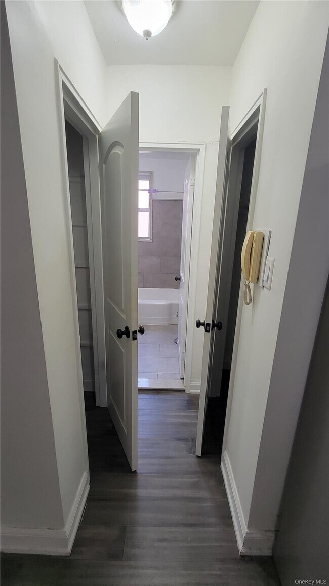 Building Photo - 141-60 84th Rd