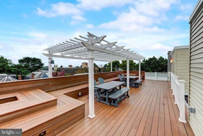 Building Photo - 4605 Chester Ave