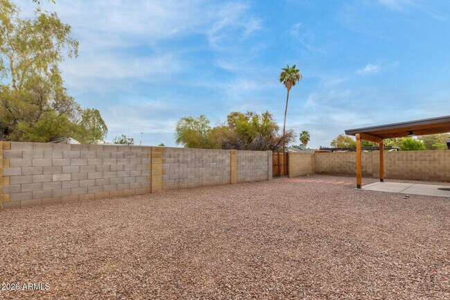 Building Photo - 1628 E Del Rio Dr