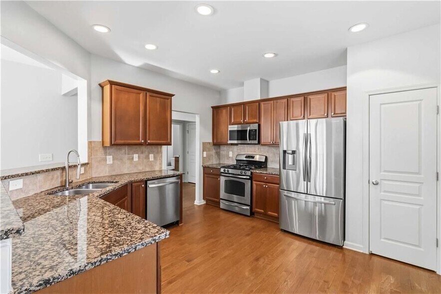 Building Photo - 5675 Falls Landing Dr