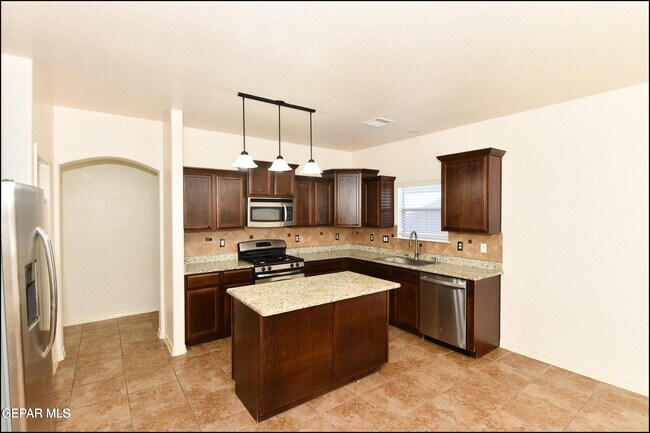 Building Photo - 14309 S Cave Ave