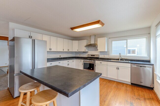 Building Photo - 1261 Hialeah Ln