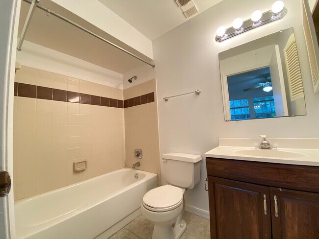 Building Photo - 6166 Westgate Dr