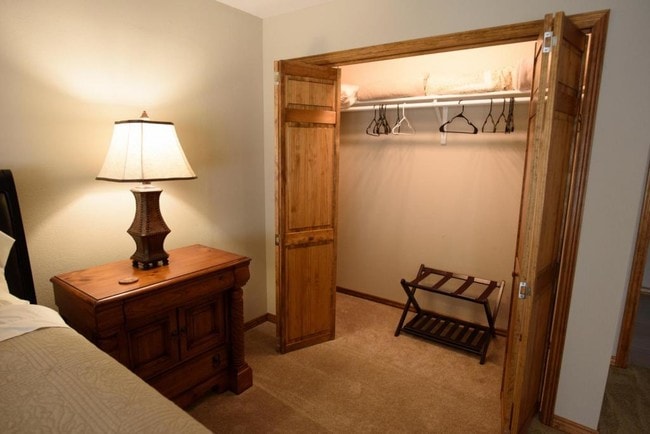 Building Photo - 1821 Raven Ave