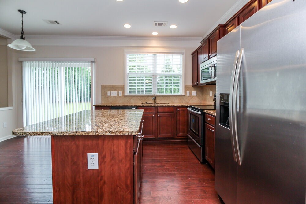 Building Photo - 802 Poplar Terrace