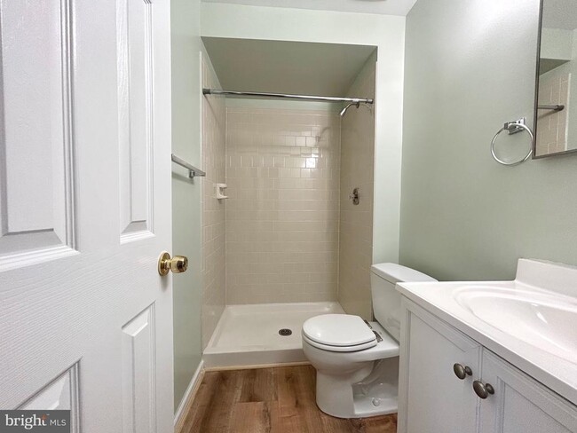 Building Photo - 136 Fairfield Dr