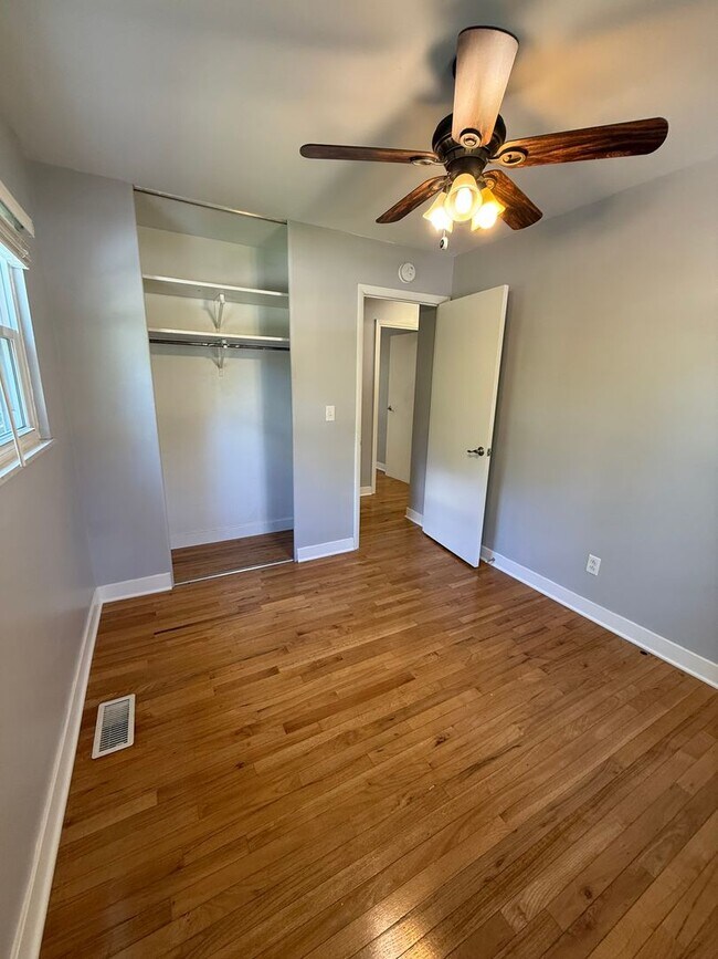 Building Photo - Bi-Level House for Rent in Ellettsville, IN