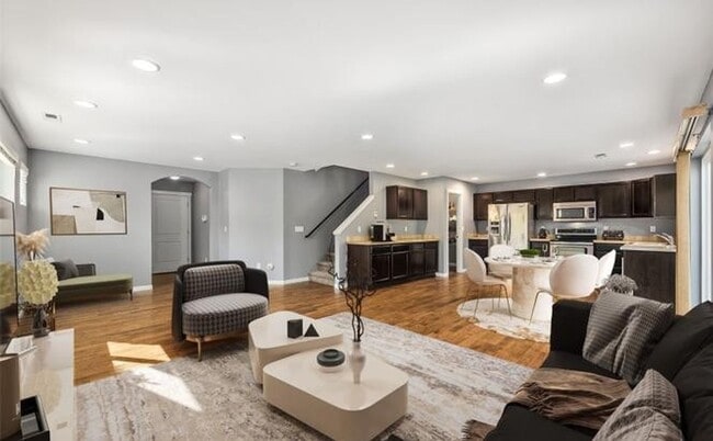 Building Photo - Updated 3 bedroom, 2.5 bath home in Tacoma!