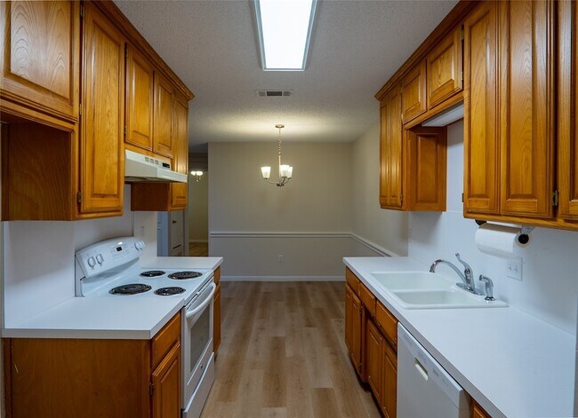 Building Photo - 6616 Parkview Ln