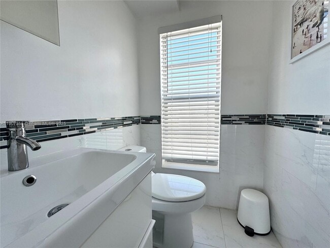 Building Photo - 1300 Alton Rd