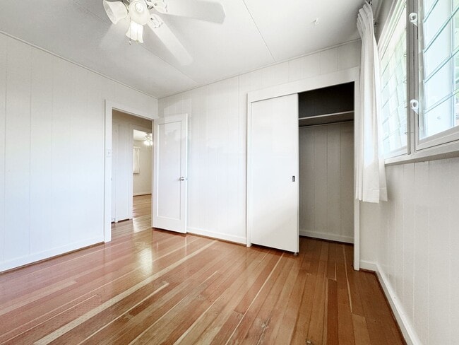 Building Photo - Small Dog Friendly Palolo House