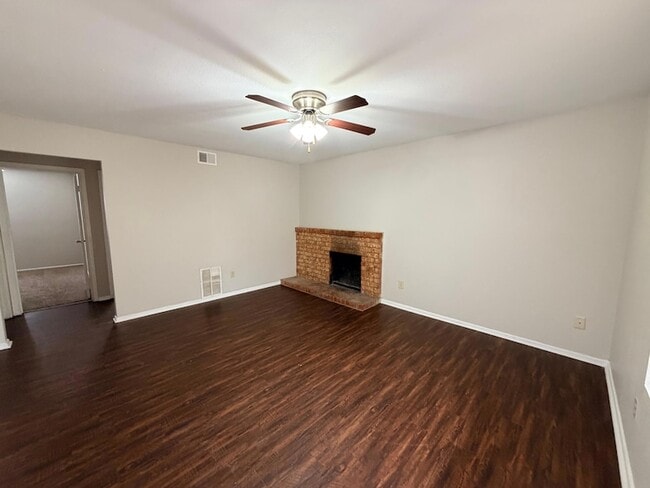 Building Photo - 3302 Salisbury Ave