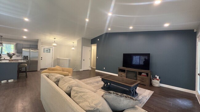 Building Photo - Great House in Parkwood