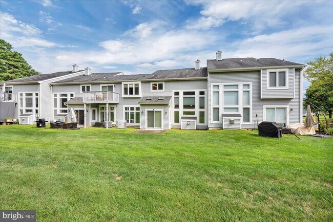 Building Photo - 1202 Champlain Dr