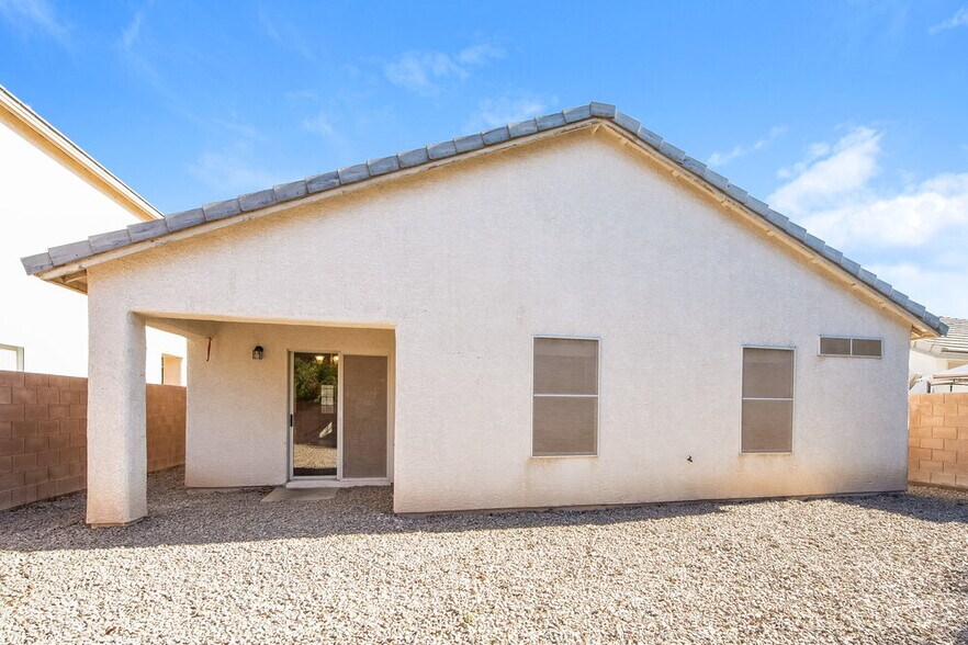 Building Photo - 4929 Whispering Spring Ave