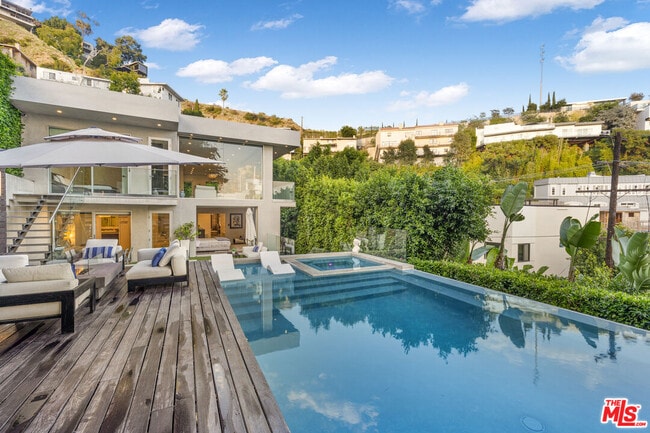 Building Photo - 1717 Sunset Plaza Dr