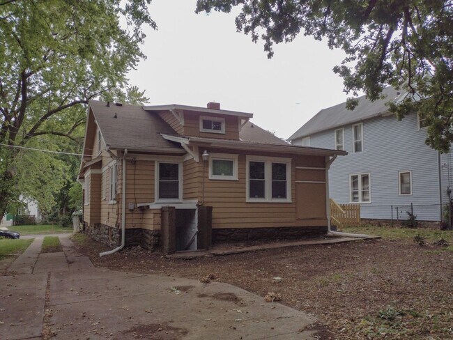 Building Photo - 3 Bed 2 Bath ready to rent!