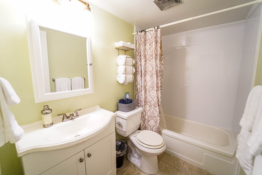 Building Photo - 4535 North Carefree Circle