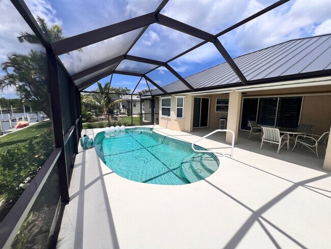 Building Photo - Waterfront Paradise in Punta Gorda Isles –...
