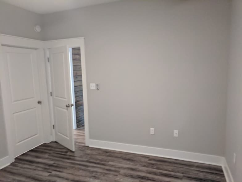 Building Photo - 1657 Mayhew St