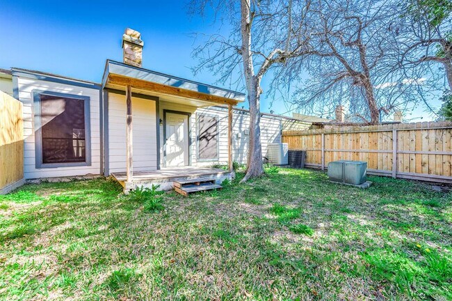 Building Photo - 10626 Sandpiper Dr
