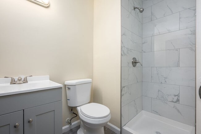 Building Photo - Beautifully renovated single family home