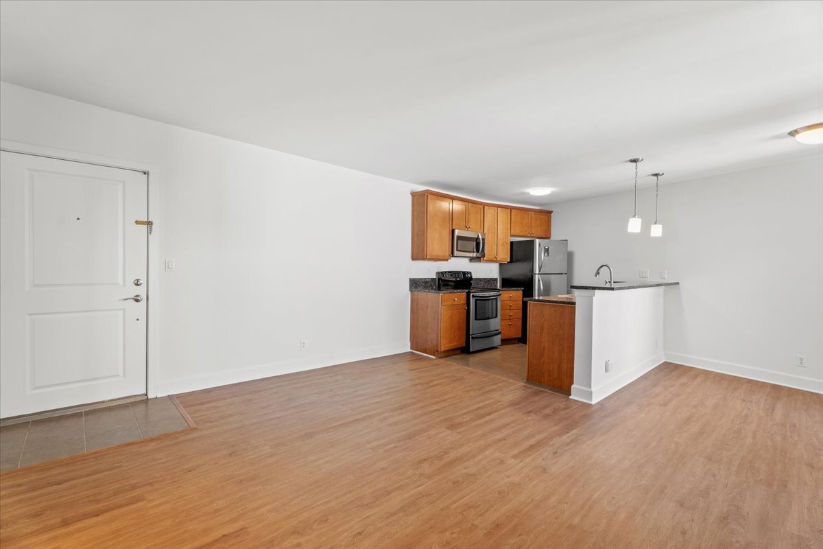 Building Photo - 10982 Roebling Ave