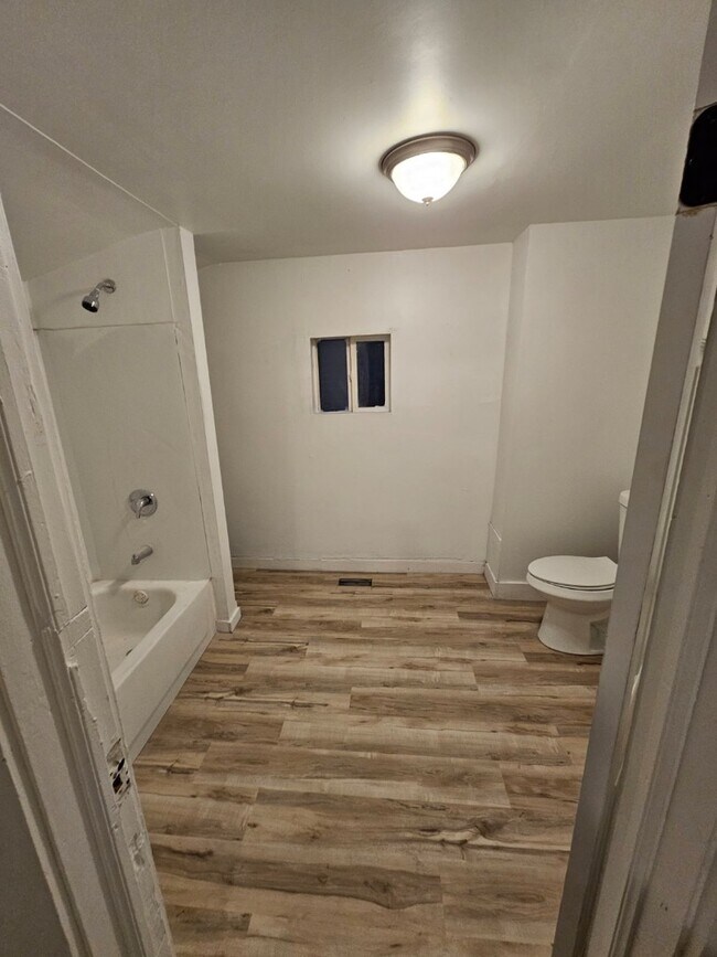 Building Photo - 1206 W 25th St