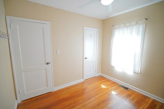 Building Photo - 525 Truett Dr