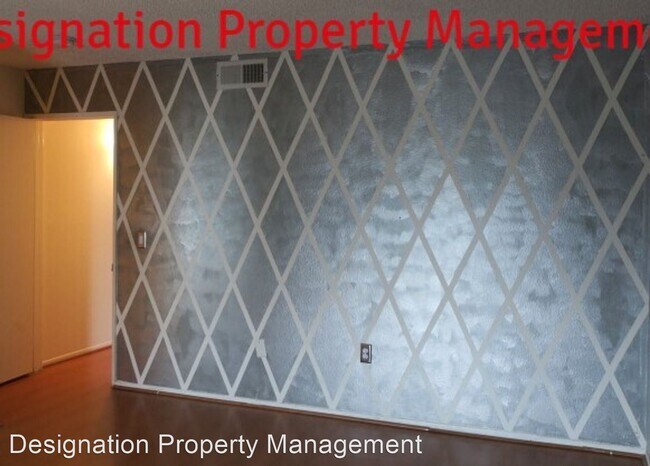 Building Photo - 2 br, 1.5 bath House - 3015 Division St. #211
