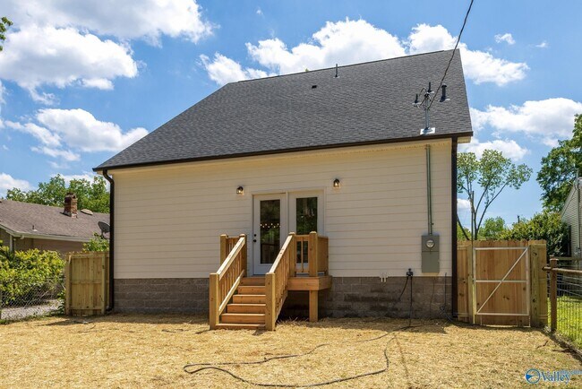 Building Photo - 1201 Halsey Ave NE