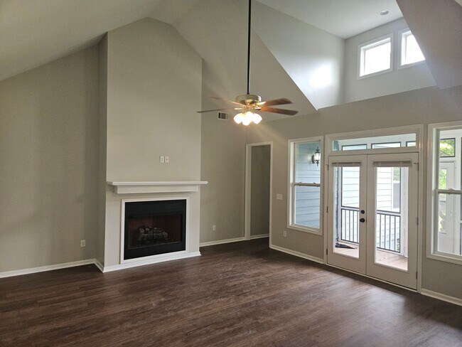 Building Photo - Spacious Hiram House on 1.37 Acres